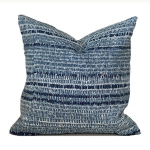 Outdoor Pillow Covers with Zippers, Affordable Home Decor, Easy to Use, Quick Delivery, Blue Caine  Navy