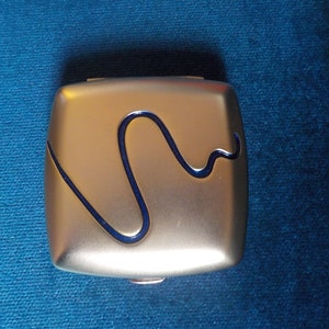 Estee Lauder The Blue Ribbon Powder Compact... Vintage
