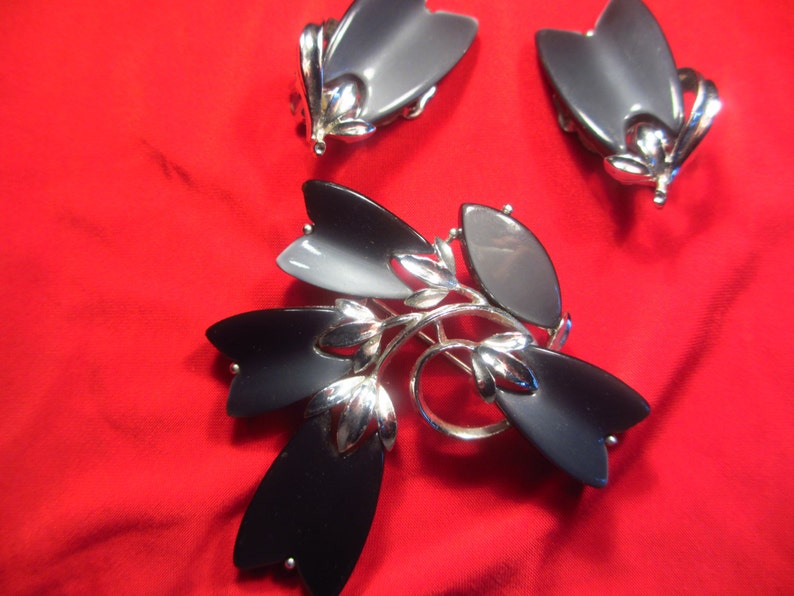 Vintage Lisner Thermoset Brooch and Earrings Tulip Flower Gray