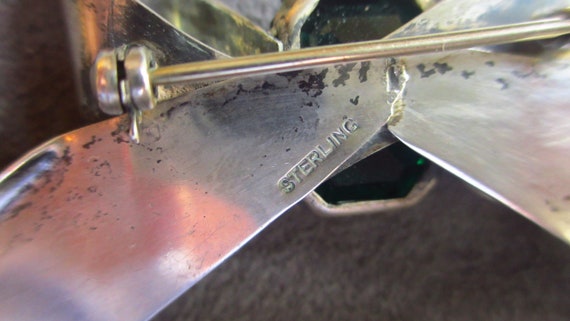 Art Deco Sterling Silver Retro Bow Pin Green Glas… - image 6
