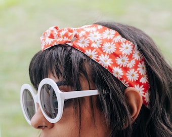 Daisy Print Headband - Retro Floral Hair Wrap for 90s Boho Style - Orange Bandana Wire Hairband Hair Accessory