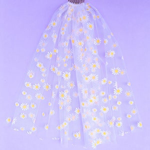 daisy print bridal veil