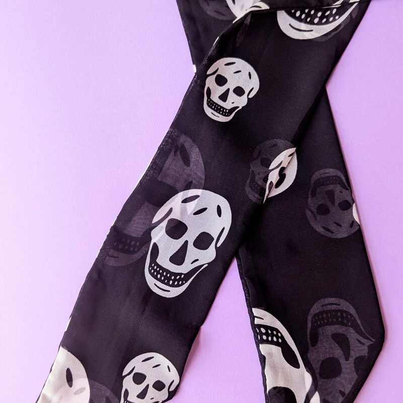 Checked Frayed Skull Scarf