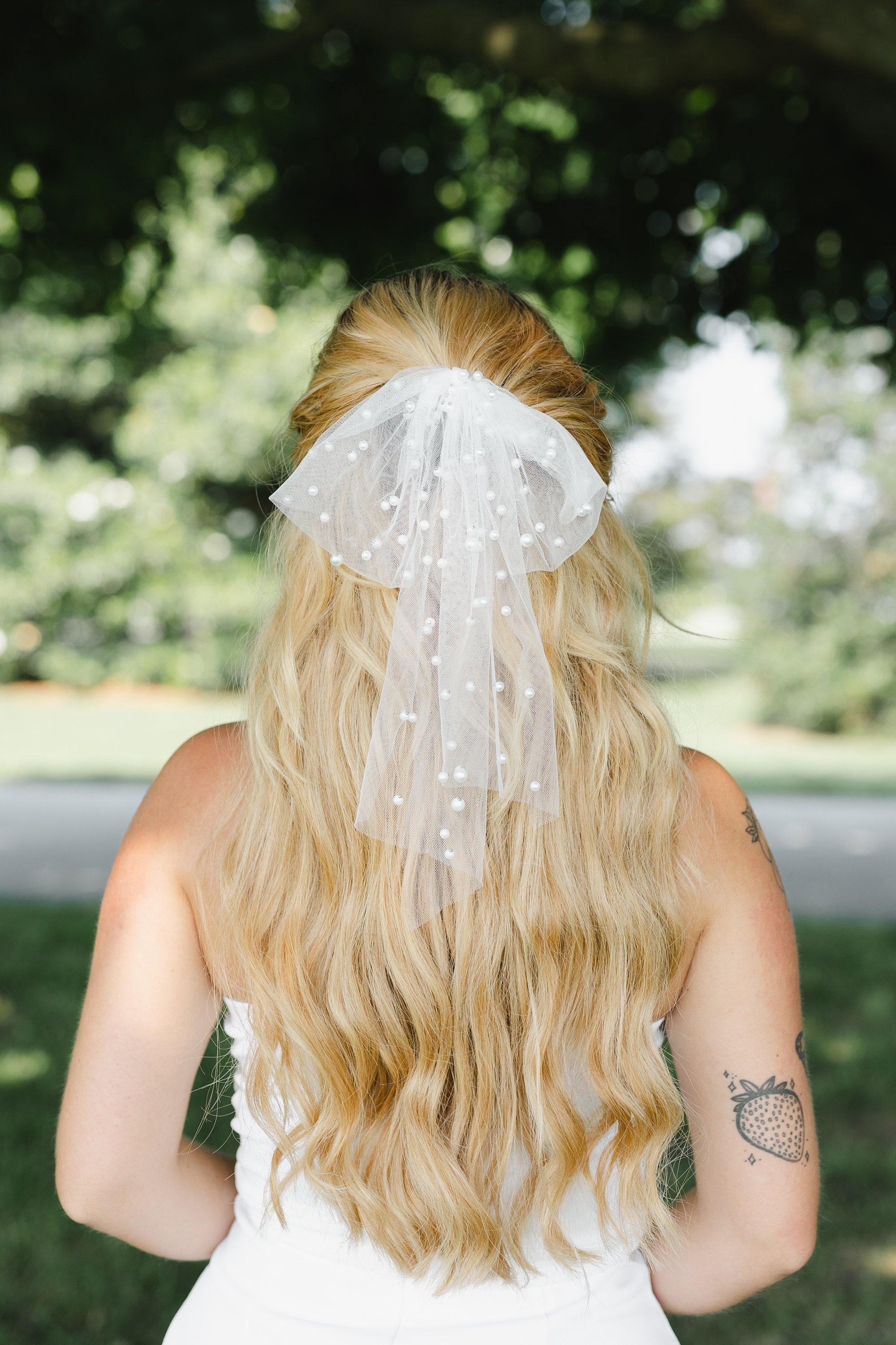 ?Women White Bridal Veil White Pearl Wedding Veil Hair Clip Tulle Bachelor Bow White Pearl Hair Bow Veil - Bachelorette Party Decorations  main image 2