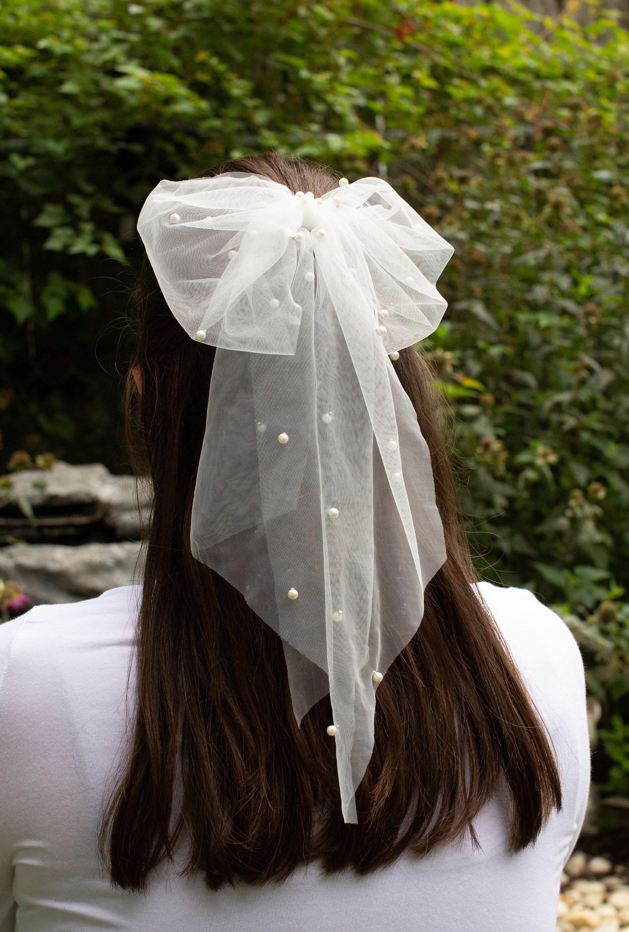 White Tulle Bow Clip for Brides Pearl Bridal Veil  display picture 2