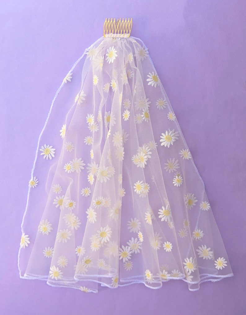 daisy print bridal veil