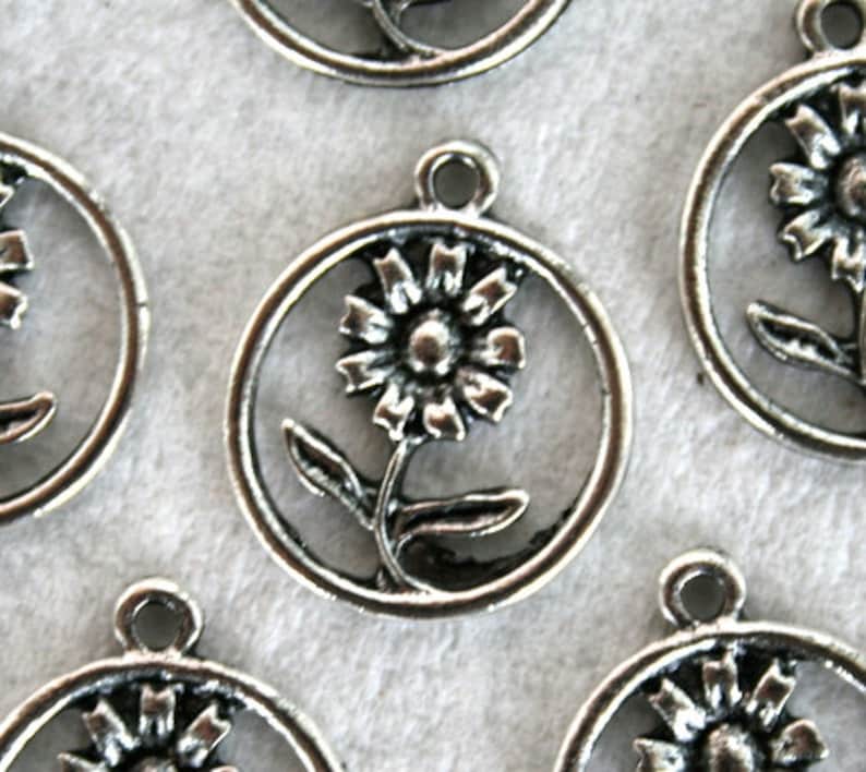 8 Tibetan Silver Round Flower CharmPendant S-033