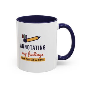 Taza "Anotando mis sentimientos", taza de café para amantes de los libros, regalo literario para lectores, taza para ratones de biblioteca. imagen 9