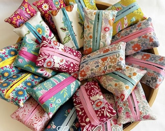 Travel tissue holder, pocket tissue pouch, tissue pouch, small gift, teacher gift, handbag tissues, tissue holder, small pouch, gift for her