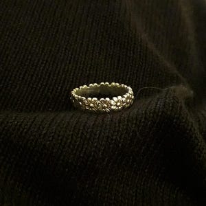 Sterling silver Daisy Eternity band - size 5.5