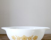 Vintage Pyrex Bowl // Gold and White / Mixing Bowl / Serving Bowl / Bakeware