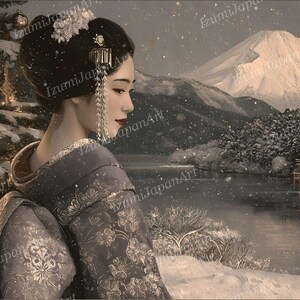 Peut inclure: Une illustration num&eacute;rique repr&eacute;sentant une personne aux cheveux noirs coiff&eacute;s en chignon avec des ornements floraux blancs et des &eacute;pingles &agrave; cheveux argent&eacute;es, portant un kimono gris fonc&eacute; &agrave; motifs floraux dor&eacute;s, devant un paysage enneig&eacute; et le mont Fuji.