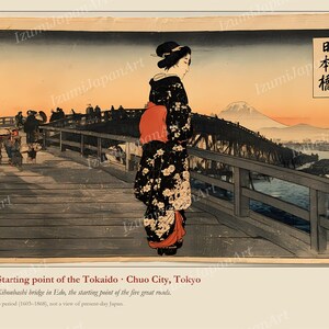 Puede incluir: Un grabado japon&eacute;s que muestra a una persona con un kimono negro de flores sobre el puente de madera de Nihonbashi. La escena presenta un cielo al atardecer, una monta&ntilde;a lejana y viajeros cargando bultos. El texto en la parte superior derecha dice 東海道 日本橋.