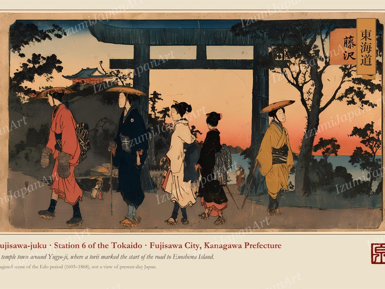Puede incluir: Un grabado japon&eacute;s en madera que muestra a cinco figuras caminando por un sendero hacia una gran puerta torii al atardecer. Las figuras visten t&uacute;nicas y sombreros tradicionales. Se ve un edificio a lo lejos y un cuadro de texto vertical.