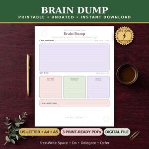 Op de afbeelding: Een witte, printbare brain dump plannerpagina met een groot paars gelinieerd gedeelte voor notities, drie kleinere vakken met de labels Do It Now, Delegate It en Defer It, een sectie voor een prioriteit en een gouden pen.
