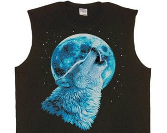 Lone wolf howling at the moon / Mens Tank top or Sleeveless T-shirt
