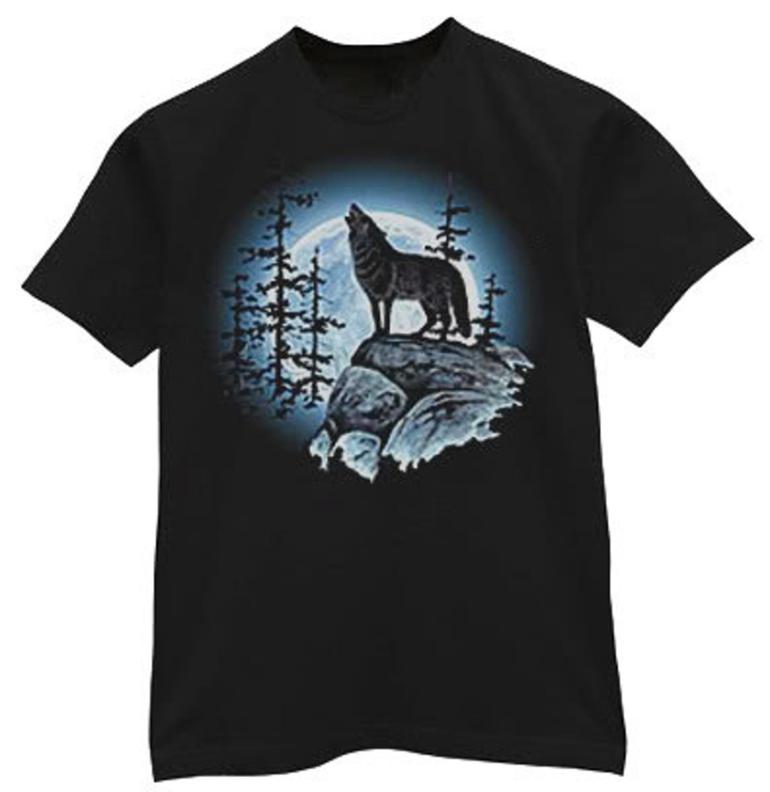 Lone Wolf Howling at the Moon T-shirt - Etsy