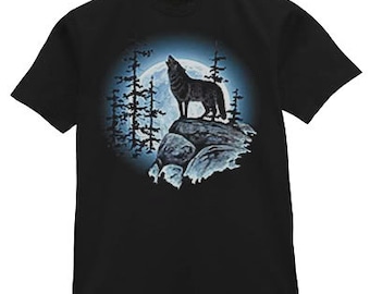 Lone Wolf howling at the Moon T-shirt