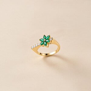 Green Flower Gemstone Ring in 14k Gold 925 Sterling Silver Floral Statement Ring / Green Stone Ring for Women / Romantic Gift by Arien