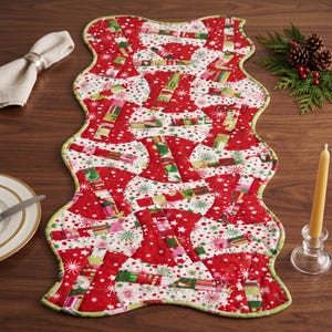 Christmas Apples Star Table Runner Quilt Pattern for Beginners, 43.5" x 15.5", Holiday Table Decor, PDF Instant Download