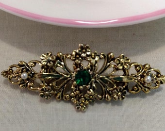 Vintage Pin Designed by Gerrys on gold tone with Emerald Green Center Stone and Tiny Faux Pearls on a  Feminine Flowery Design