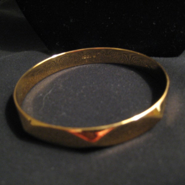 Signed Monet Golden Bangle Bracelet Vintage Diamond Pattern Design Excellent Condition