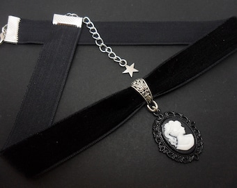 A ladies/girls black velvet 16mm (one inch) choker cameo  charm necklace.