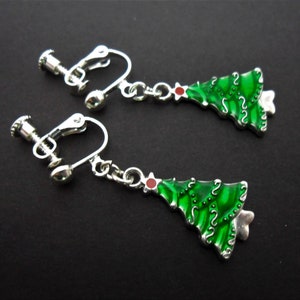 A pair of hand made green enamel christmas tree themed dangly screw back clip on earrings.