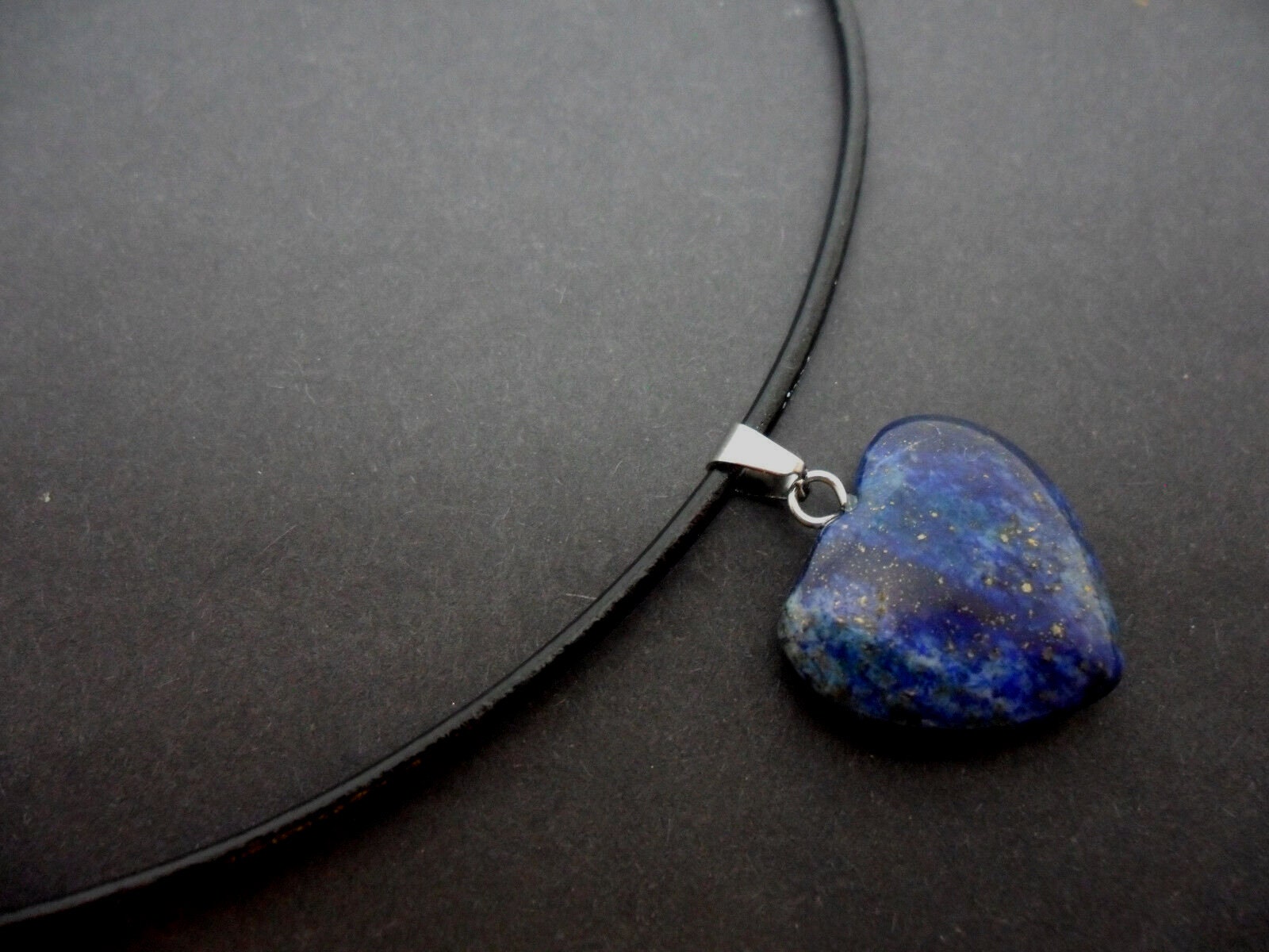 Collier Cœur Lapis Lazuli Et Corail – Marque Liza à Paris, Occasion Élégant