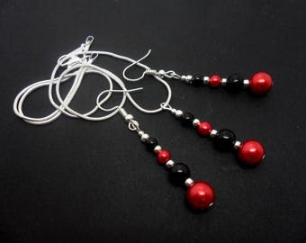 A hand made black and red glass pearl  necklace and earring set.