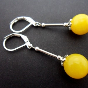 A pair of pretty yellow jade bead leverback hook earrings. new.