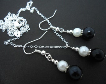 A hand made black and white glass pearl  necklace and earring set.