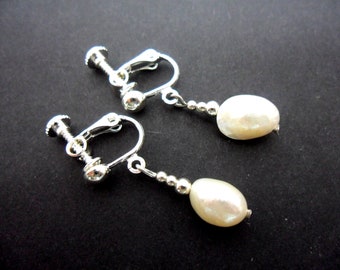Boucles D'oreilles Clips Perles De Corail - 2,4 Cm, Couleur Rose Corail, Occasion