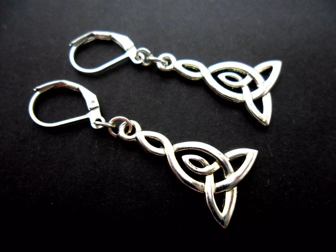 A Pair of Tibetan Silver Celtic Knot Themed Dangly Leverback Hook ...