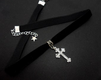 A ladies/girls black velvet 10mm (half inch) choker & rhinestone diamante cross charm necklace.