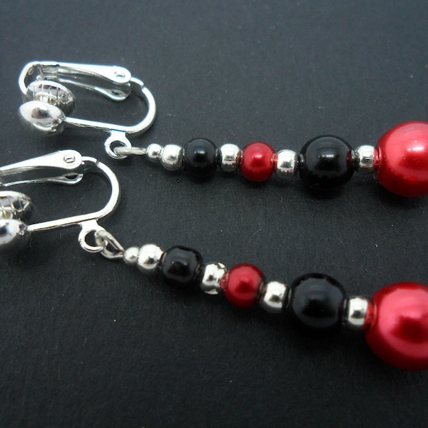 A pair of pretty  red and black glass pearl  bead  dangly clip on earrings.