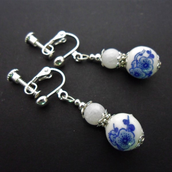 A pair of pretty porcelain flower bead dangly screw back clip on earrings.