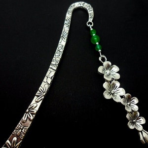 A hand made tibetan silver & green jade bead flower themed bookmark. New. 12cm long.