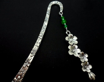 A hand made tibetan silver & green jade bead flower themed bookmark. New. 12cm long.