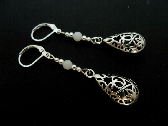 NEW. A PAIR OF TIBETAN SILVER DANGLY STAR//FLOWER LEVERBACK HOOK EARRINGS