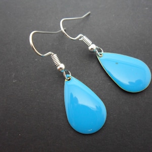 A pair of pretty blue enamel teardrop dangly earrings.