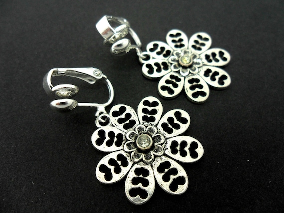 A pair of hand made tibetan silver cute little flower themed red jade bead dangly clip on earrings.