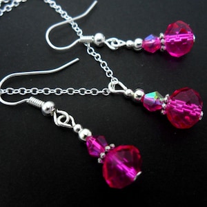 Eine handgefertigte Rosa Kristall Halskette und Ohrringe set.