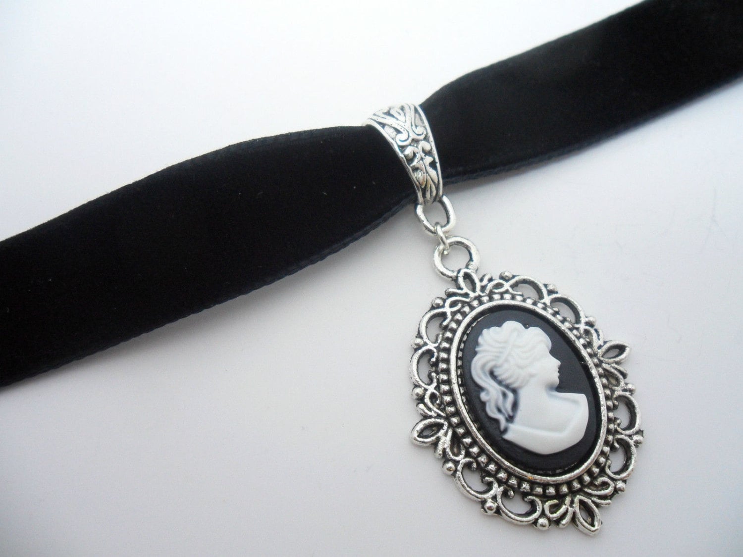 Girocollo In Velluto Nero Con Cammeo Oro 16mm | Choker Donna Fatto A Mano UK