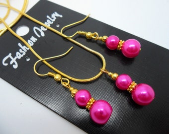 A hand made gold tone pink  glass pearl  necklace and   earring set.