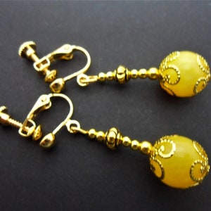 A pair of pretty yellow jade bead  dangly screw back clip on earrings. new.
