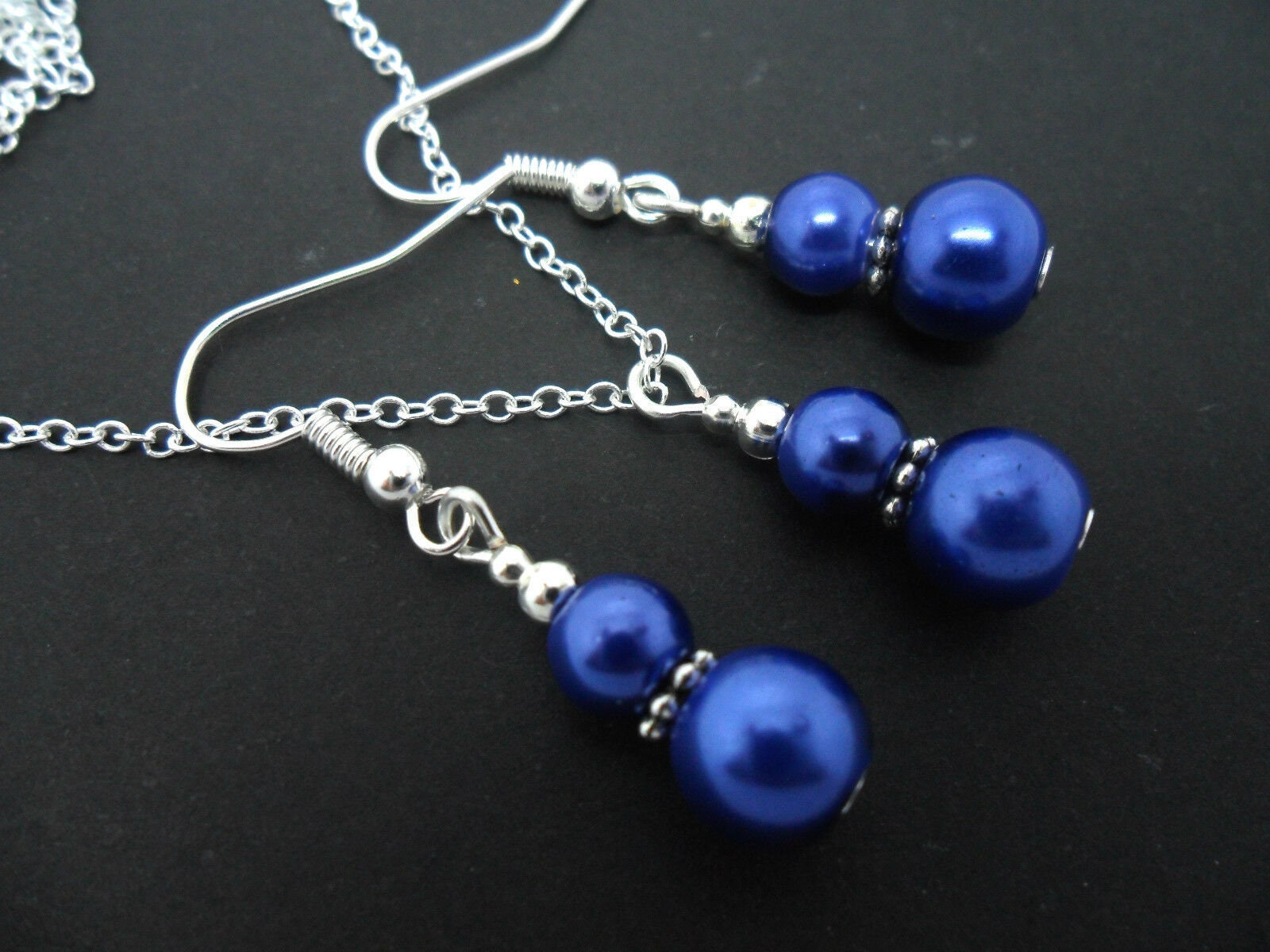 Set Collana Con Diamanti Blu Immagine Stock - Immagine: 19849689