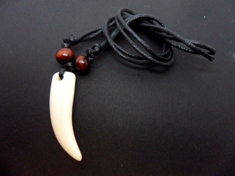 A mens/boys black cord surfer tribal white tooth adjustable necklace. New. 画像 1