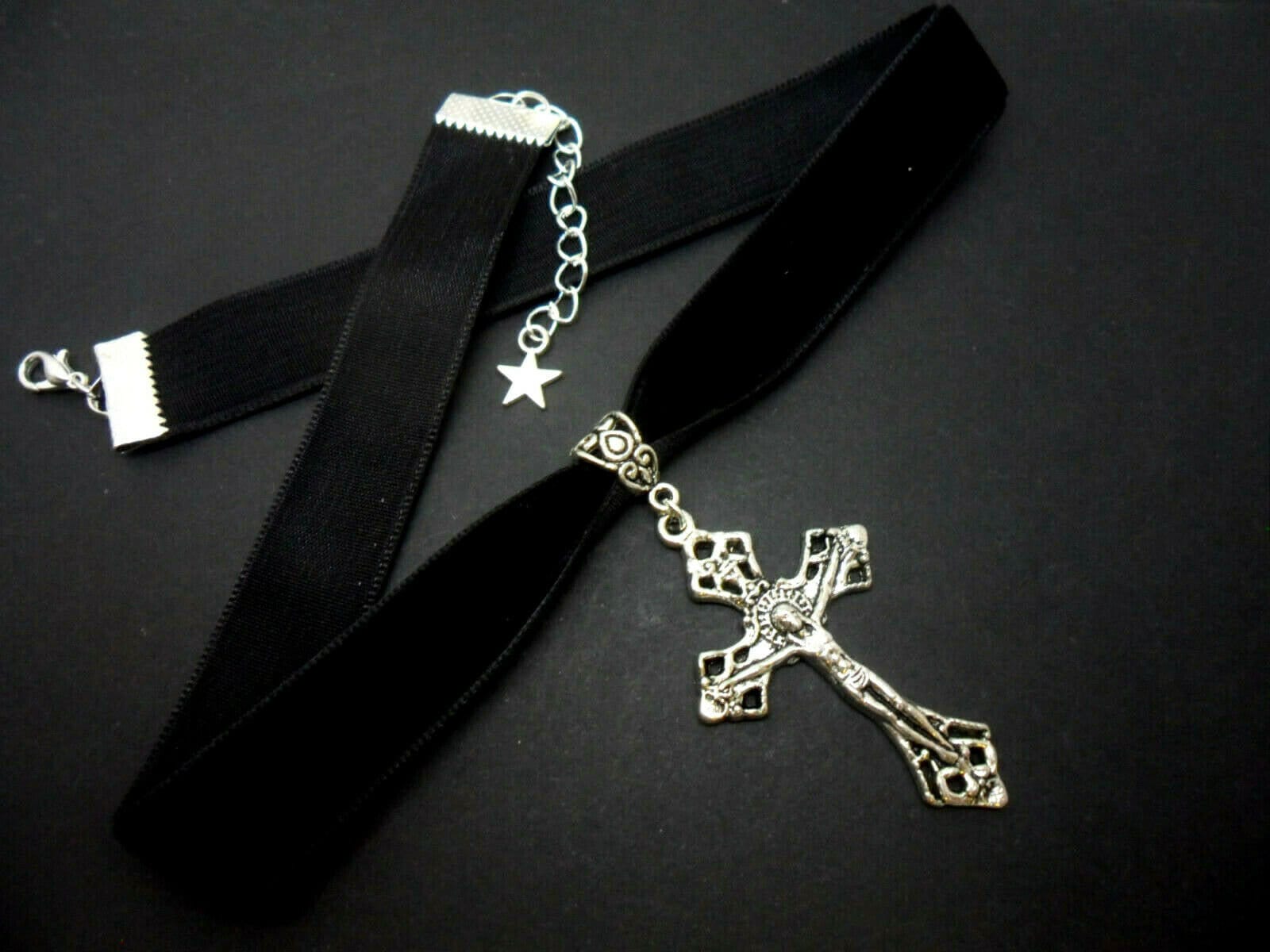 Black Velvet Gothic Cross Choker Necklace - Adjustable Collar For Halloween & Cosplay
