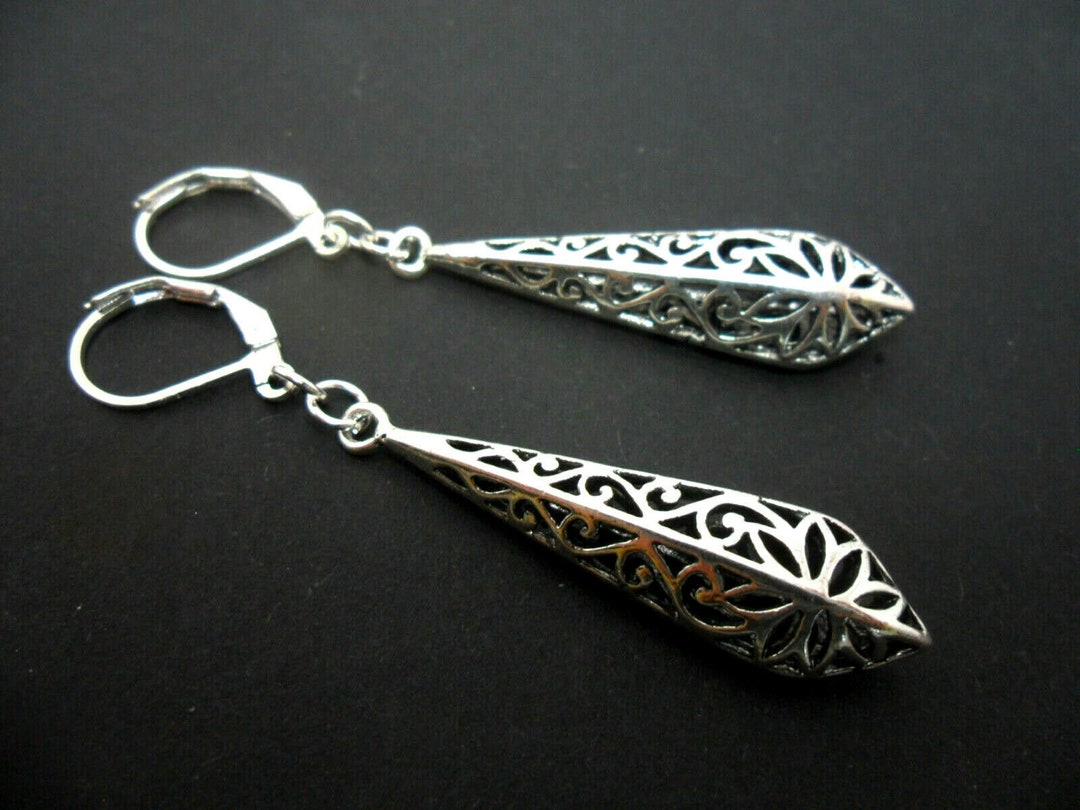Handmade Tibetan Silver Dangling Dragonfly Leverback Hook Earrings – New With Tags